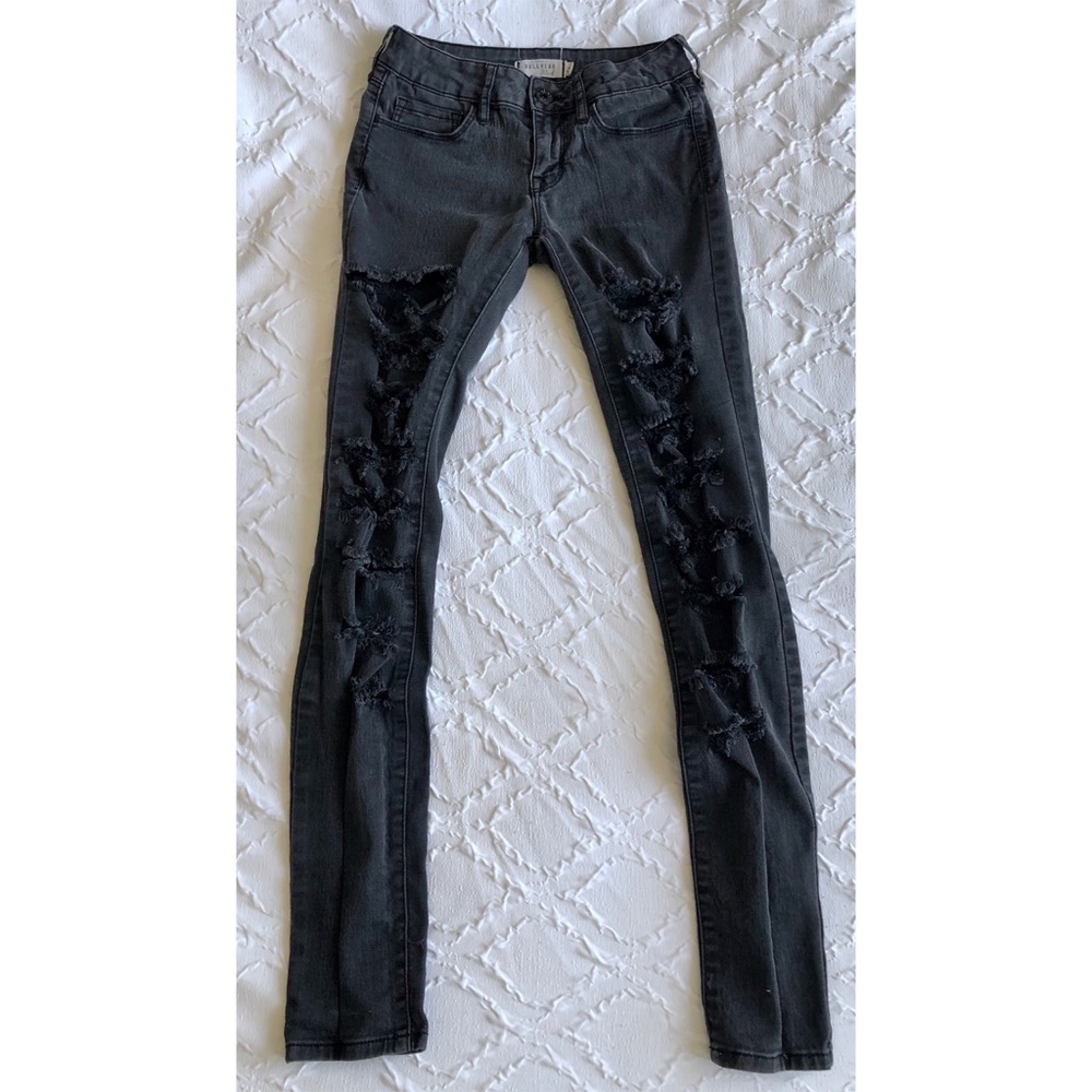 Bullhead - EUC, Distressed Stretch Skinny Jeans